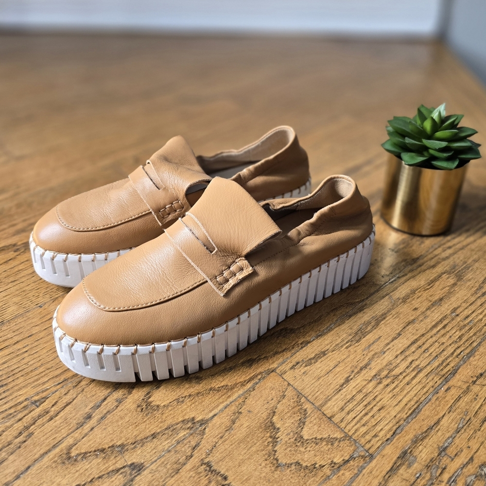 Silent D Sneakers - Picture 2 of 14
